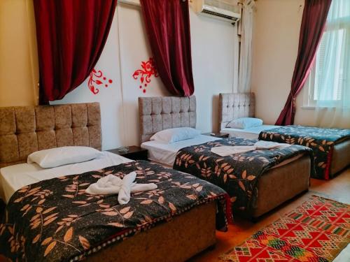 Ліжко або ліжка в номері Bab alkhair Hostel
