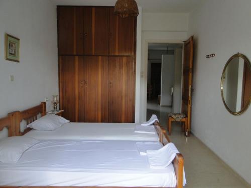 Gallery image of Paradise Inn in Milatos