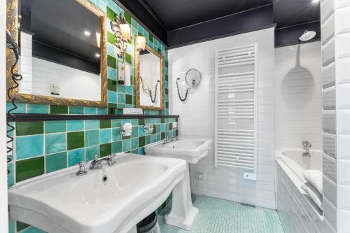 Koupelna v ubytování Canal Suites