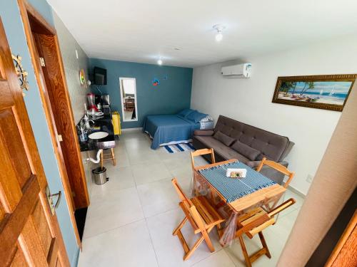 a living room with a couch and a table and chairs at Morada do Mar Arraial do Cabo in Arraial do Cabo
