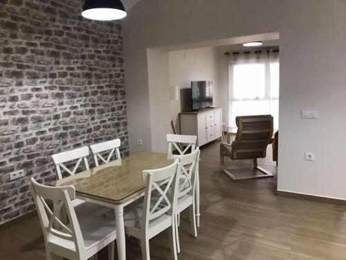 TV a/nebo společenská místnost v ubytování Bonita y amplia casa con patio, en centro ciudad