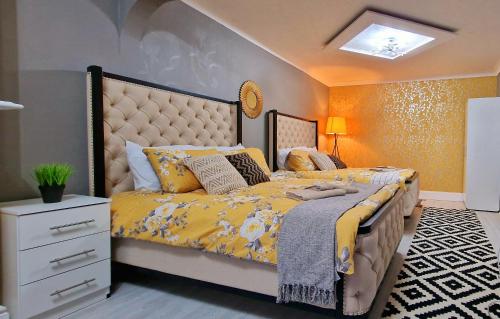 a bedroom with a bed with a yellow bedspread at 4 bedroom House Coventry Sleep 9 + 3Parking spaces in Coundon