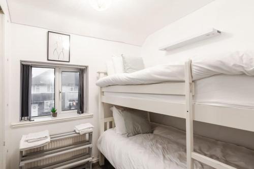 Poschodová posteľ alebo postele v izbe v ubytovaní Cressingham House Manchester