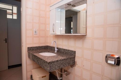 a bathroom with a sink and a mirror at Casa com Wi-Fi e otima localizacao em Juina MT in Juína