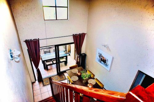 Ruang duduk di Perfectly located beauty in secure Estate