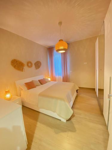 a bedroom with two beds and a window at Cà Sal Holiday Home in Lesina
