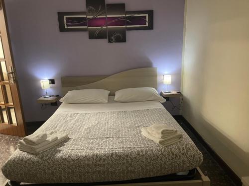 Een bed of bedden in een kamer bij Stella in Centro