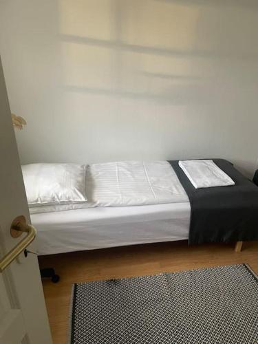 Кровать или кровати в номере 2 bedroom apartment near the sea