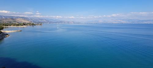 an aerial view of a large body of water at Linamare Eolos in Kivérion