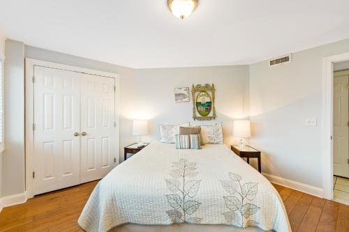 a bedroom with a bed with a white bedspread at Berniewood in Tybee Island