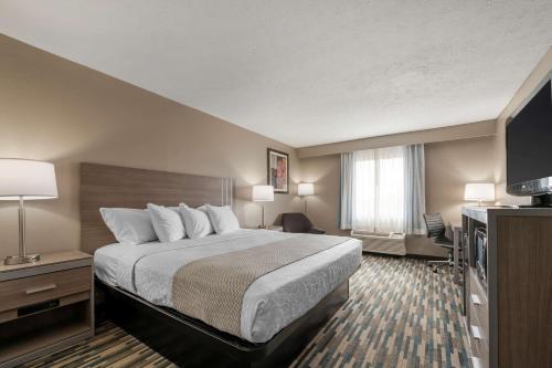 a hotel room with a bed and a television at Best Western Edinburgh/Columbus in Edinburgh