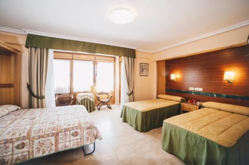 Una cama o camas en una habitación de Gavilanes 2 TOLEDO