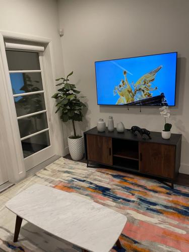 Lovely 2/2 apartment in heart of Santa Monica with free parking photo 9