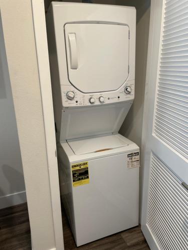 Lovely 2/2 apartment in heart of Santa Monica with free parking photo 11