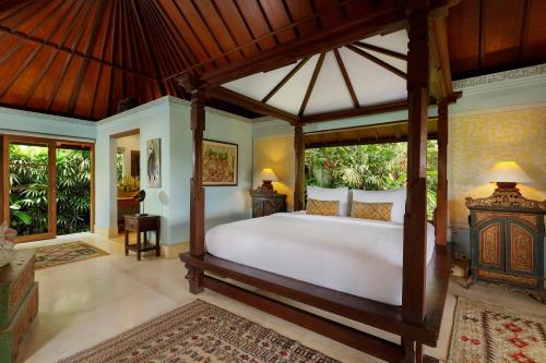 a bedroom with a large bed in a room at Villa Inka Ubud by Nakula in Ubud