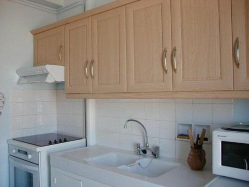 Photo de la galerie de l'établissement Appartement T3 aux Sables d'Olonne, Face Plage, 3 Chambres, 6 Pers. - FR-1-331-24, à Les Sables-dʼOlonne