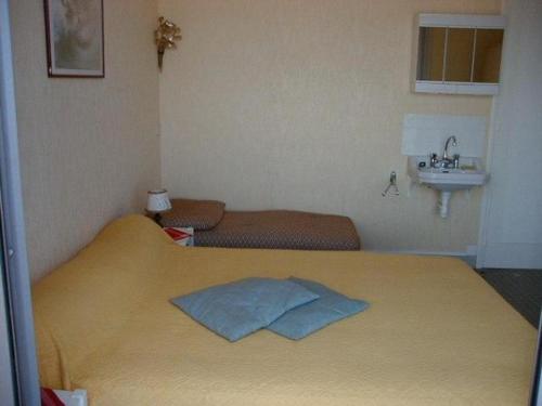 Photo de la galerie de l'établissement Appartement T3 aux Sables d'Olonne, Face Plage, 3 Chambres, 6 Pers. - FR-1-331-24, à Les Sables-dʼOlonne