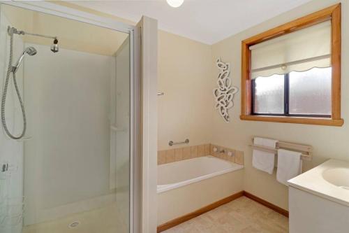 Vonios kambarys apgyvendinimo įstaigoje Home Away from Home St Helens