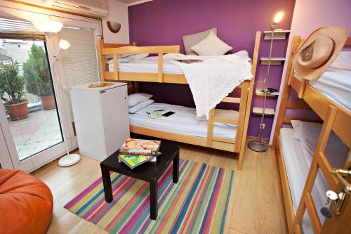 Krevet ili kreveti na sprat u jedinici u okviru objekta Hostel Bed&Coffee 360°