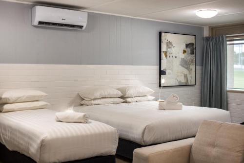 Postel nebo postele na pokoji v ubytování Bridgewater Motel Victoria-24 HourCheck-In
