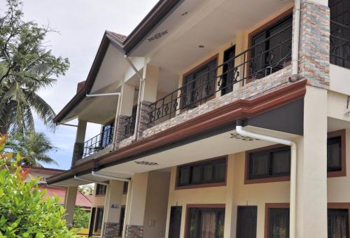 a view of the front of the building at Pal-Watson Apartments in Mactan