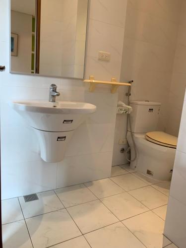 a bathroom with a sink and a toilet at Tainan Anping - Shuiau 180 in Tainan