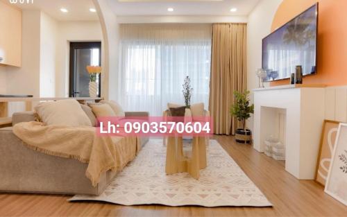 TV a/nebo společenská místnost v ubytování Quy Nhon Chillin' Apartment - FLC Sea Căn Hộ Hướng Biển Trung Tâm TP