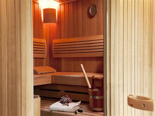 a sauna with a bench in a wooden room at Hotel Villa Kaylaka in Pleven