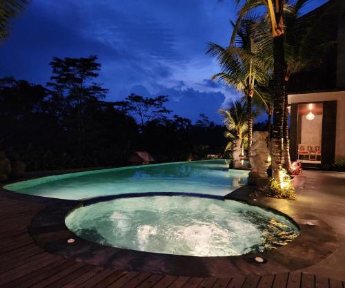 Πισίνα στο ή κοντά στο Pinggala Villa Ubud