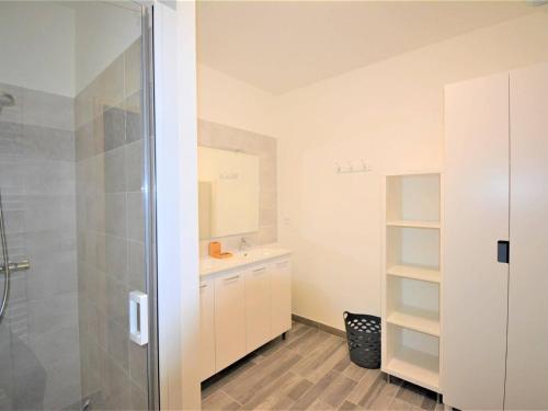 Ванная комната в Maison Salavas, 4 pièces, 8 personnes - FR-1-382-146