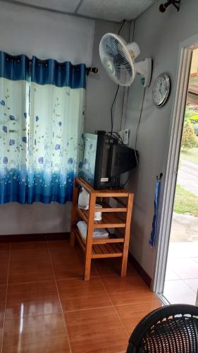 TV a/nebo společenská místnost v ubytování Khao Kho Flora