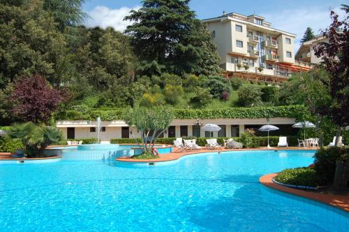 a large swimming pool in front of a building at Balletti Park Hotel in Viterbo