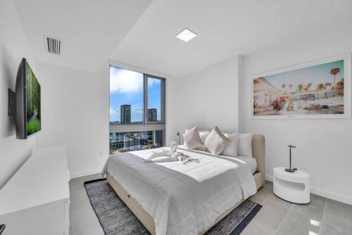 Modern 1 Bed Condo across from Bayside in Downtown photo 9