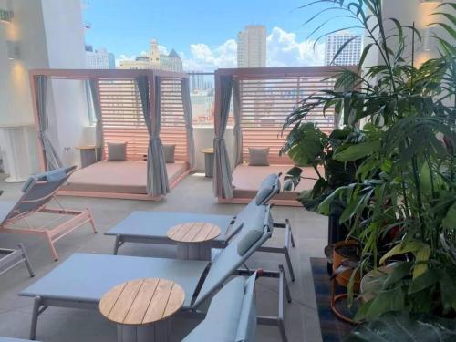 Modern 1 Bed Condo across from Bayside in Downtown photo 21