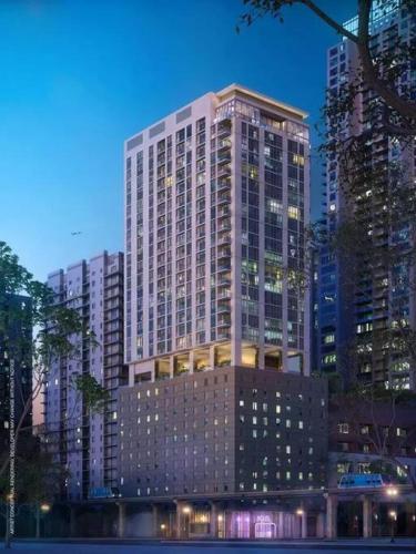 Modern 1 Bed Condo across from Bayside in Downtown photo 8