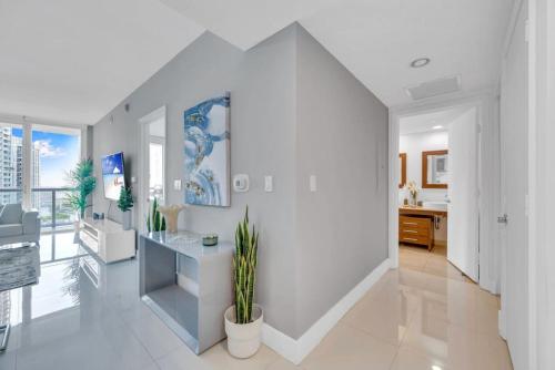 Un lugar para sentarse en Modern 1 Bed ICON Brickell with Amazing Views