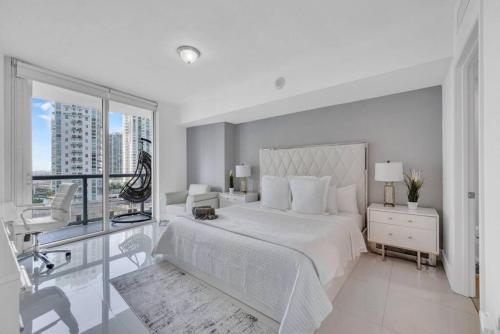 Una cama o camas en una habitación de Modern 1 Bed ICON Brickell with Amazing Views