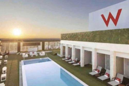La alberca dentro o cerca de Modern 1 Bed ICON Brickell with Amazing Views