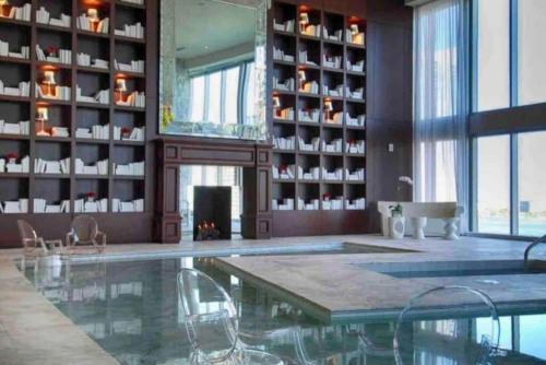 La alberca dentro o cerca de Modern 1 Bed ICON Brickell with Amazing Views