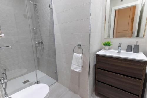 Bagno di Recién reformado junto a metro San Mamés