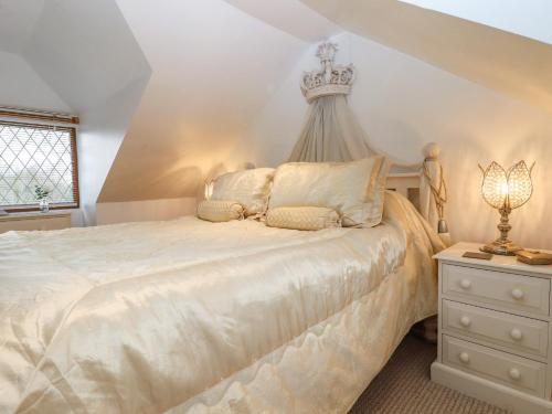 a bedroom with a king sized bed with a crown on it at The Little Lodge in Rye