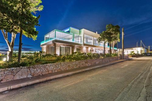 a house on the side of a road at Perla Saracena Hotel & Restaurant in Salve