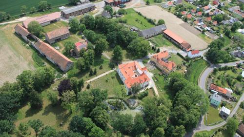 Άποψη από ψηλά του Piotrowice Nyskie Palace