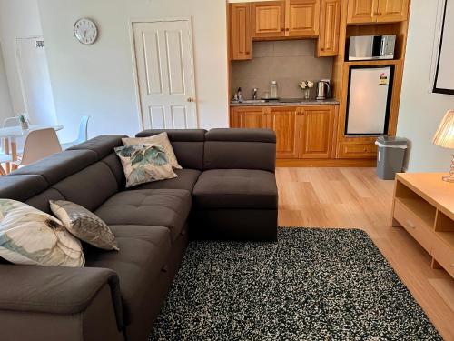 Η κουζίνα ή μικρή κουζίνα στο Super Luxury Self Contained Studio unit