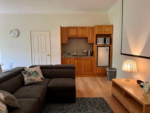 Dapur atau dapur kecil di Super Luxury Self Contained Studio unit