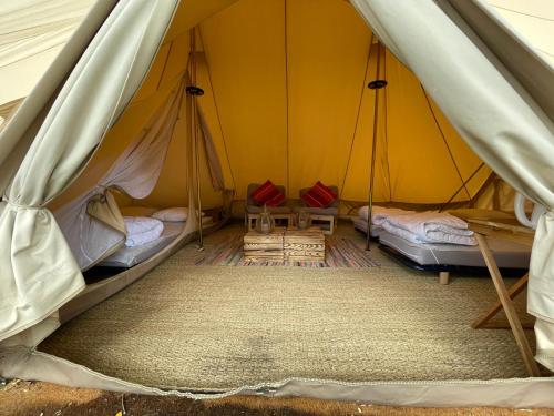 Giường trong phòng chung tại Camping Les Portes de Sancerre