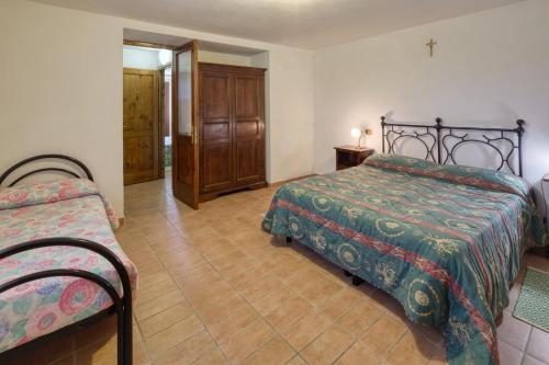 a bedroom with two beds and a dresser at Agriturismo Casella Del Piano in Gubbio