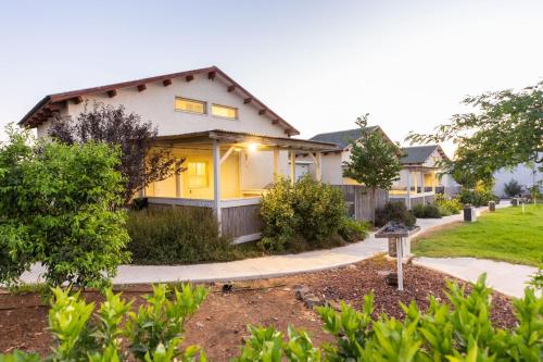 a house with a garden and a driveway at אצלנו בחצר in Avnei Eitan