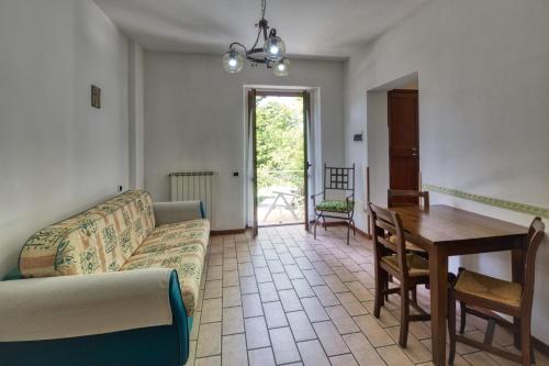 a living room with a couch and a table at Agriturismo Casella Del Piano in Gubbio