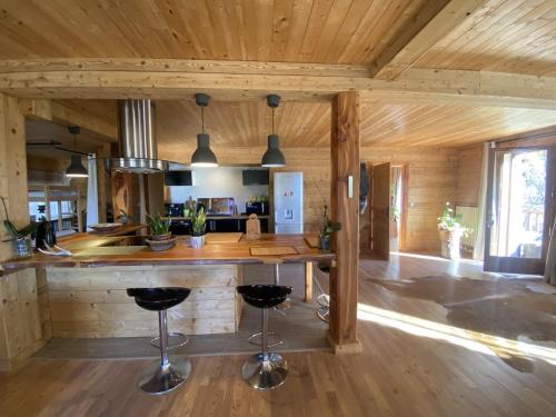 Η κουζίνα ή μικρή κουζίνα στο Chalet Miel de la Cayolle-Estenc